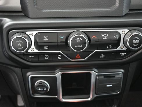 Used 2023 Jeep Wrangler Sport image 21