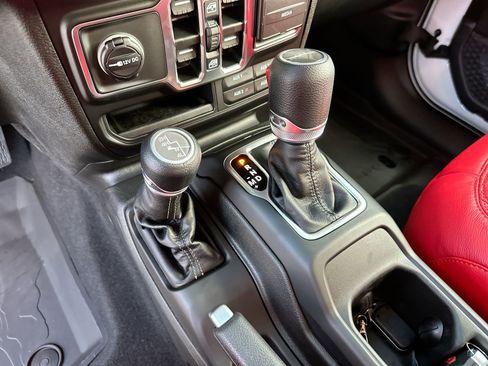 New 2025 Jeep Gladiator Sport image 20