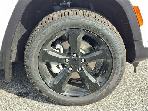 New 2025 Jeep Grand Cherokee Limited w/ Luxury Tech Group II image 6