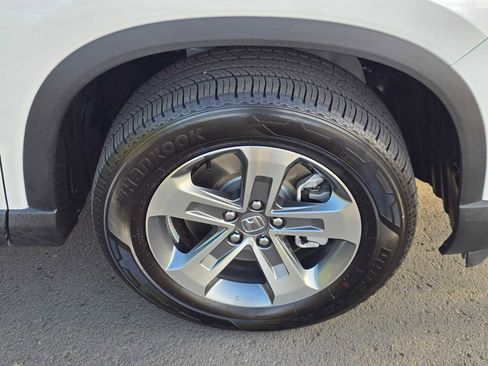 Used 2025 Honda Pilot EX-L image 9