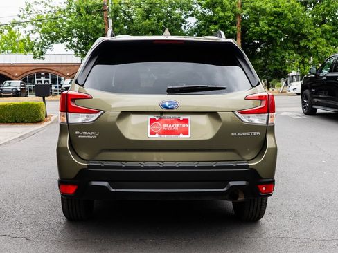Used 2022 Subaru Forester Premium AWD/4WD image 5