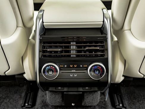 New 2026 Land Rover Range Rover Long Wheelbase SE AWD/4WD image 21