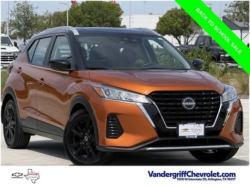Used 2024 Nissan Kicks SV FWD image 2