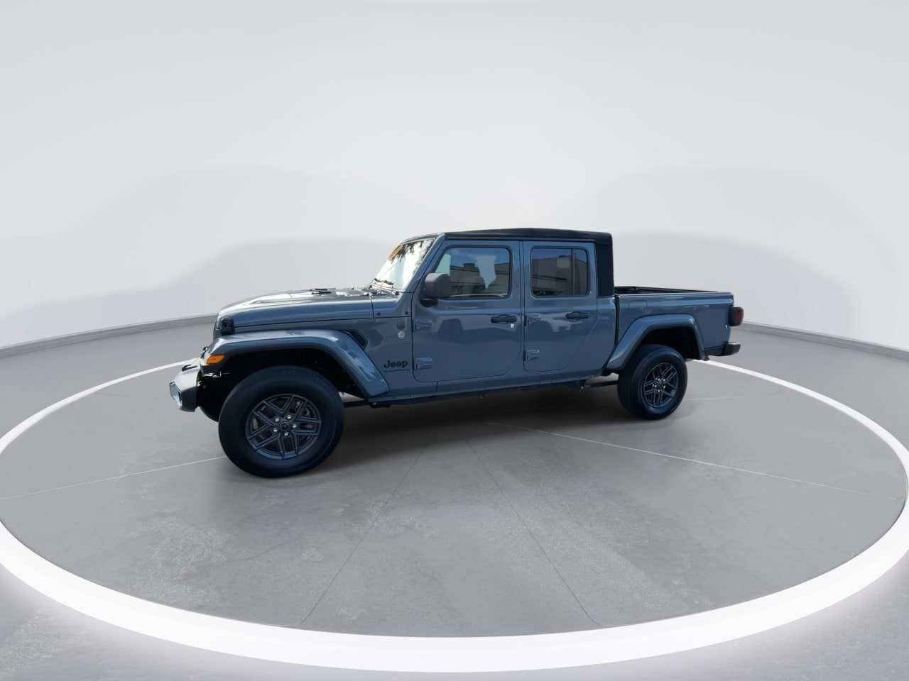 Used 2024 Jeep Gladiator Sport AWD/4WD image 9