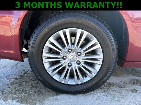 Used 2016 Chrysler Town & Country Touring-L image 33