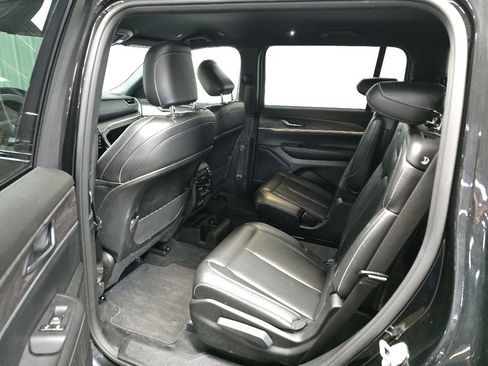 Used 2024 Jeep Grand Cherokee L Limited w/ Black Appearance Package AWD/4WD image 30