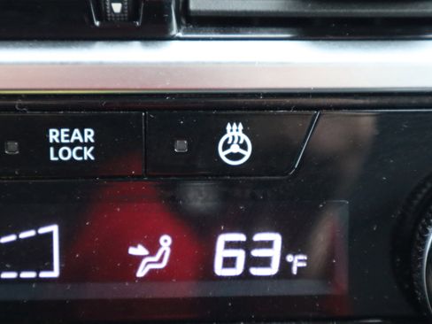 Used 2023 Nissan Pathfinder SL AWD/4WD image 26