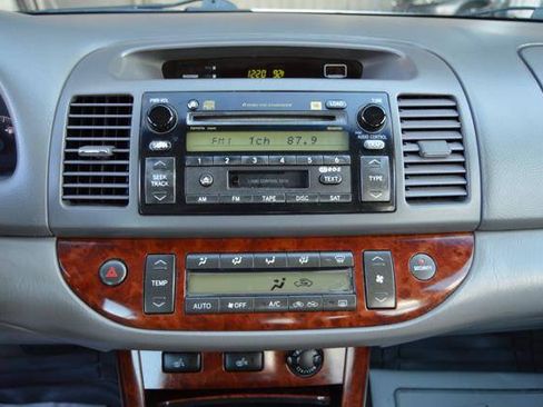 Used 2006 Toyota Camry XLE FWD image 21