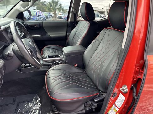 Used 2018 Toyota Tacoma SR5 image 19