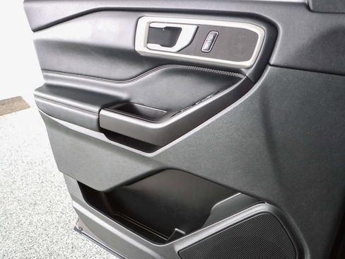 Used 2020 Ford Explorer XLT w/ Equipment Group 202A AWD/4WD image 21