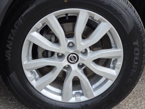 Used 2020 Nissan Rogue SV FWD image 8