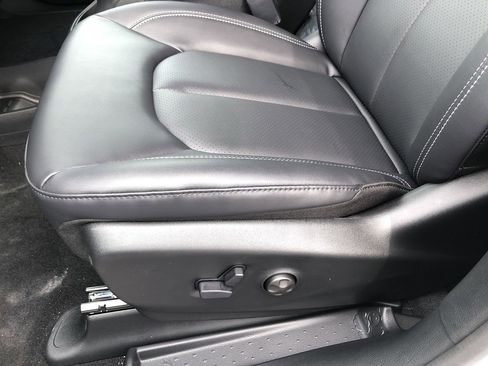 New 2026 Chrysler Pacifica Select image 24