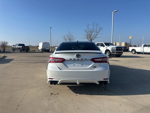 Used 2020 Toyota Camry XSE image 4