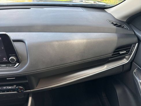 Used 2025 Nissan Rogue SV AWD/4WD image 36