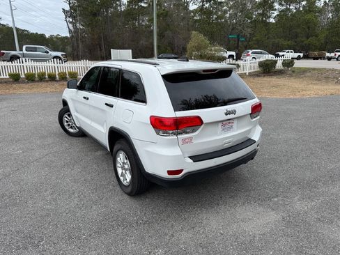 Used 2019 Jeep Grand Cherokee Laredo image 4