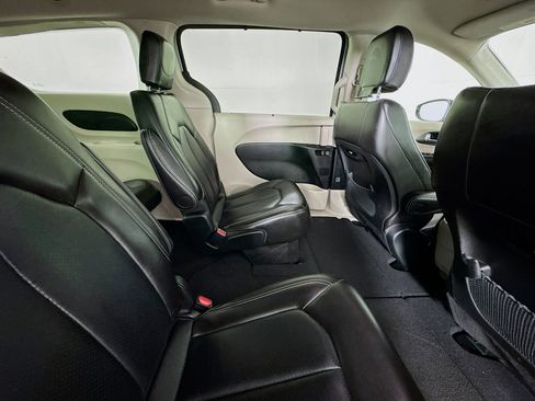 Used 2024 Chrysler Pacifica Touring-L FWD image 26