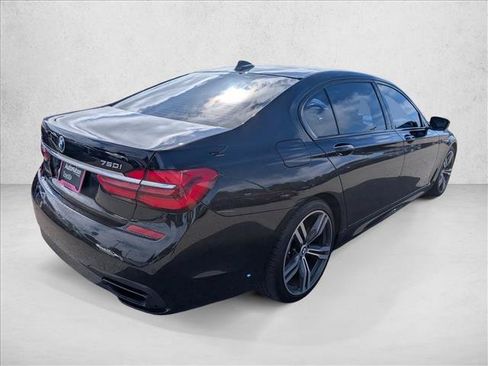 Used 2019 BMW 750i w/ M Sport Package RWD image 5