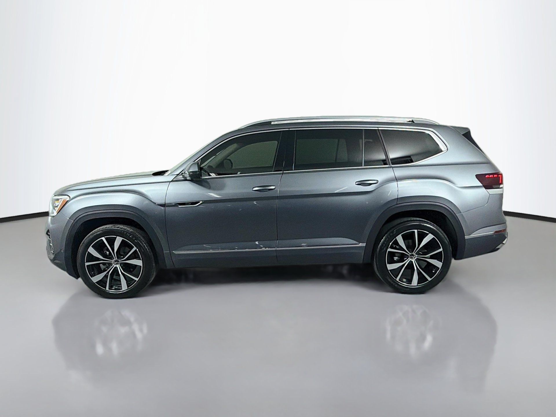 Used 2024 Volkswagen Atlas SEL Premium R-Line AWD/4WD image 8