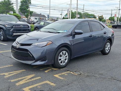 Used 2018 Toyota Corolla L FWD image 3