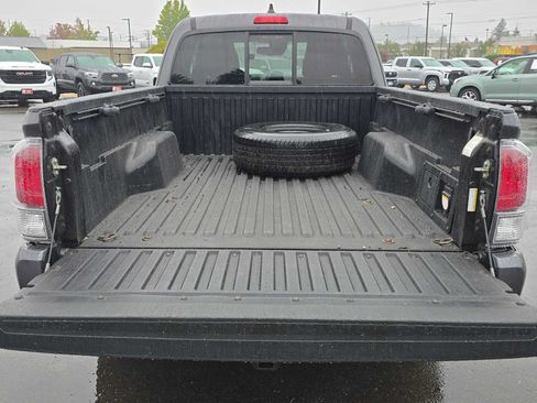 Used 2020 Toyota Tacoma TRD Sport AWD/4WD image 15