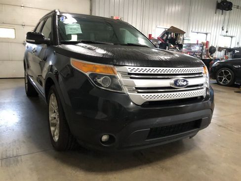 Used 2015 Ford Explorer XLT w/ Equipment Group 202A image 4