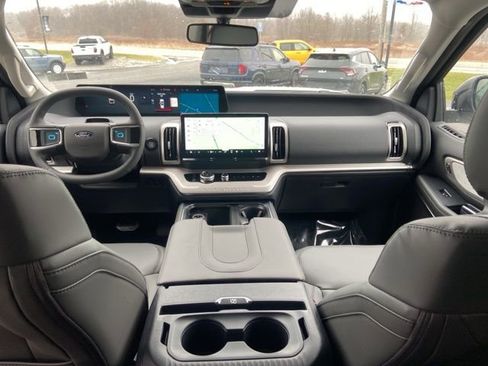 New 2026 Ford Expedition Active image 24