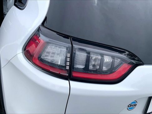 Used 2019 Jeep Cherokee Latitude Plus w/ Cold Weather Group AWD/4WD image 26