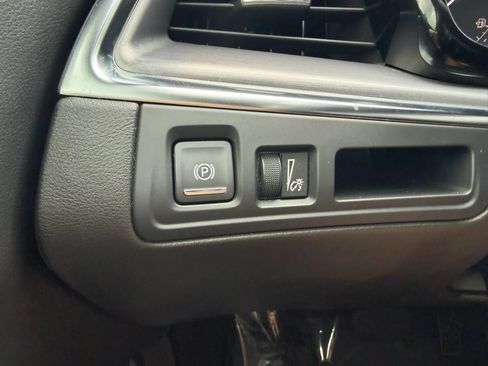 Used 2022 Cadillac XT5 Luxury w/ LPO, ONYX Package FWD image 18