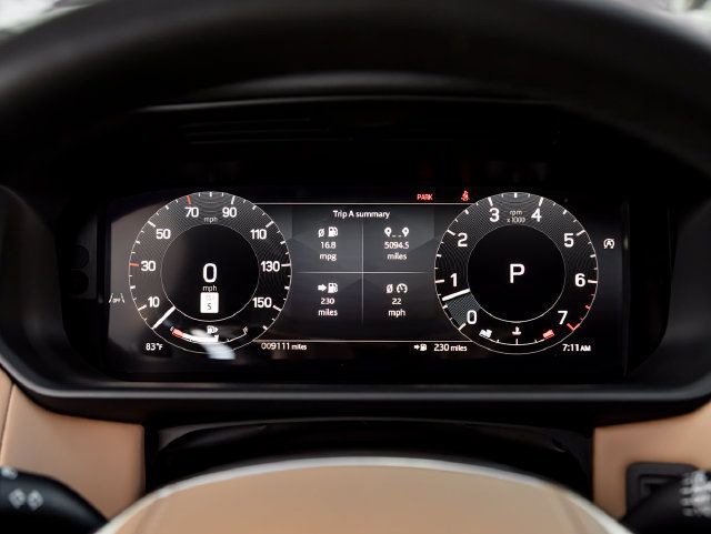 Used 2025 Land Rover Discovery Metropolitan Edition AWD/4WD image 17