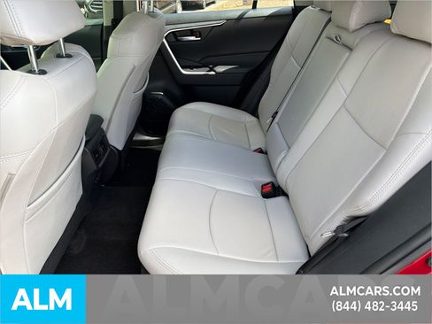 Used 2019 Toyota RAV4 XLE AWD/4WD image 24