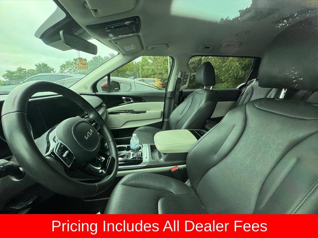 Certified 2024 Kia Carnival EX FWD image 9