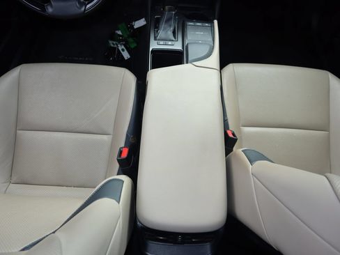 Used 2019 Lexus ES 300h w/ Premium Package FWD image 8