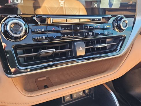 Used 2021 Toyota Highlander Platinum image 25