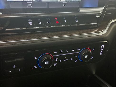 Used 2024 Chevrolet Silverado 2500 LT image 18