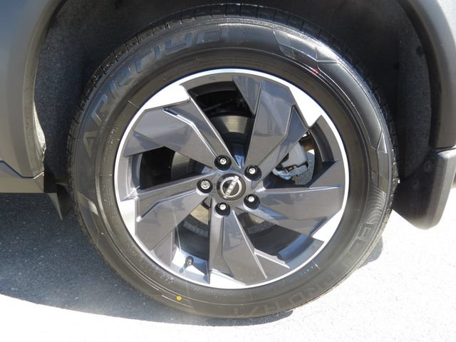Used 2024 Nissan Rogue SV w/ SV Premium Package FWD image 11