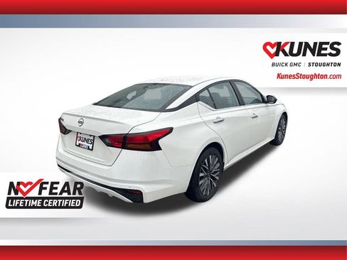 Used 2025 Nissan Altima 2.5 SV FWD image 10