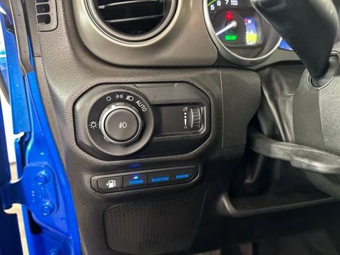 Used 2023 Jeep Wrangler Unlimited w/ Cold Weather Group image 19