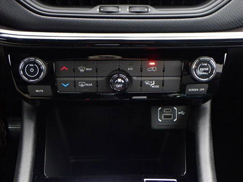 New 2026 Jeep Compass Latitude image 18