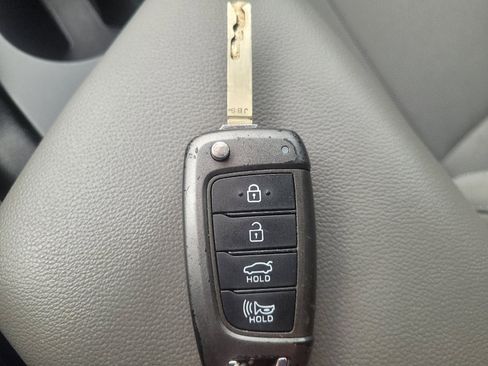 Used 2021 Hyundai Elantra SE FWD image 32