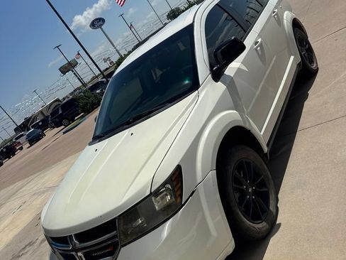 Used 2019 Dodge Journey SE w/ Blacktop Package FWD image 1