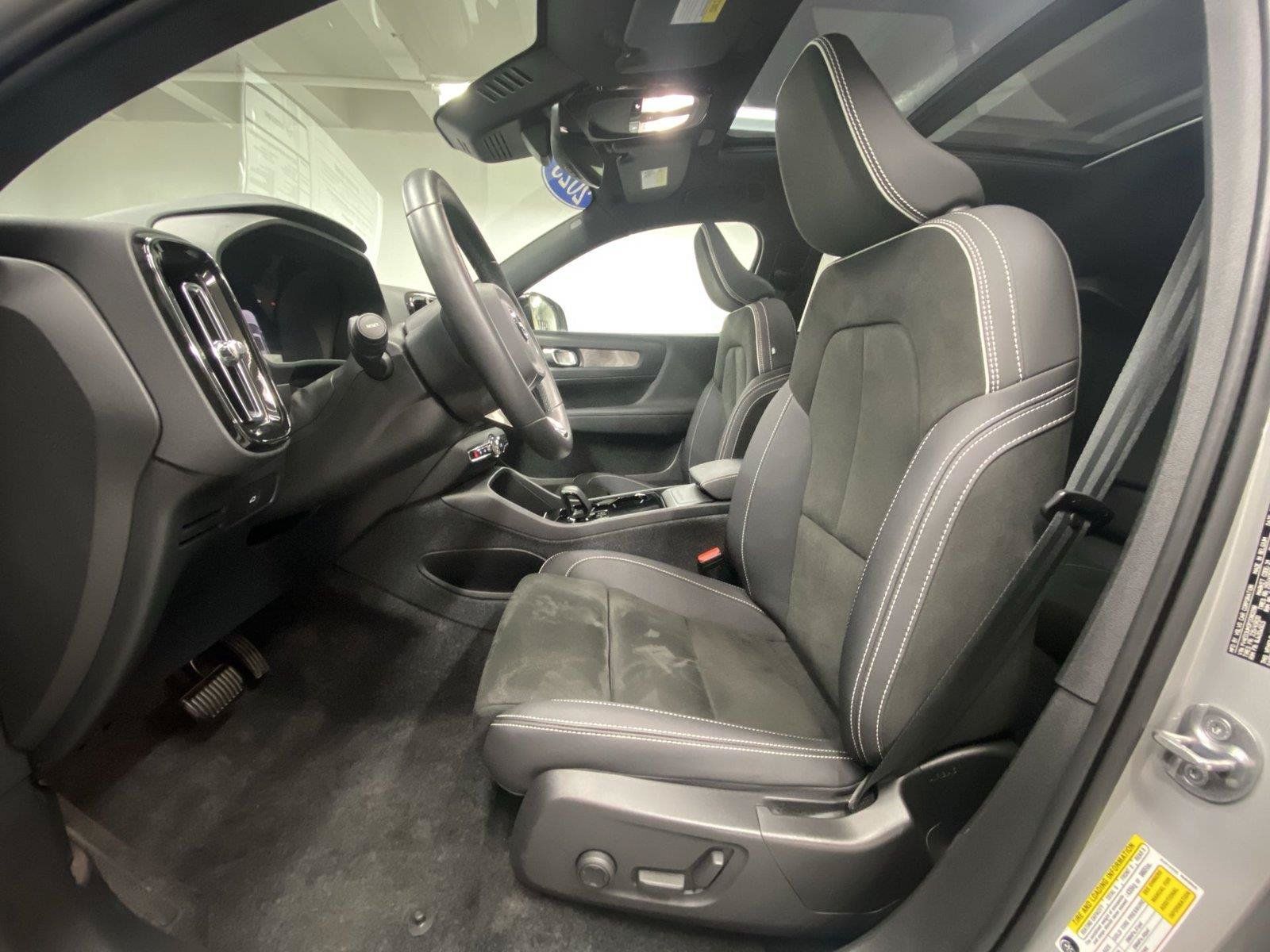 Used 2023 Volvo XC40 Recharge Ultimate w/ Protection Package Premier AWD/4WD image 17