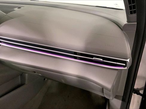 Used 2025 Hyundai Elantra SEL FWD image 16