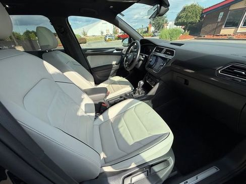 Used 2020 Volkswagen Tiguan SEL Premium R-Line image 31