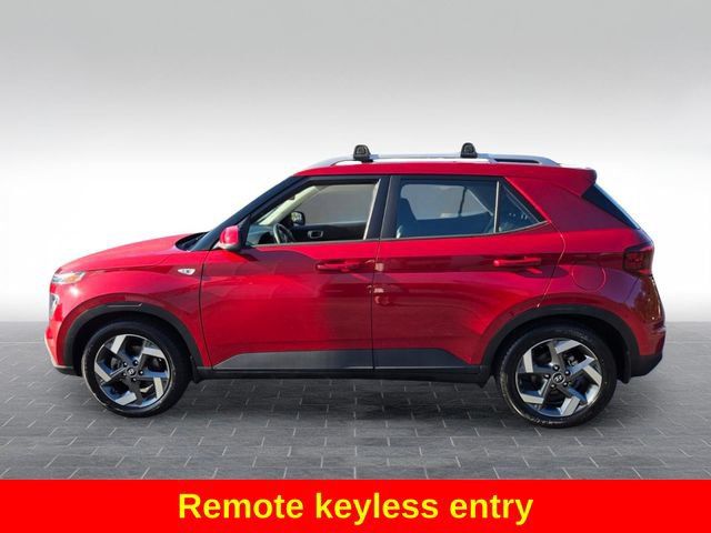 Used 2022 Hyundai Venue SEL FWD image 5