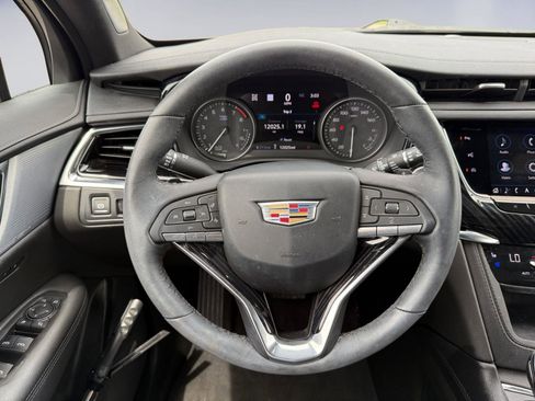 Used 2024 Cadillac XT6 Premium Luxury w/ Technology Package AWD/4WD image 22