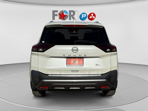 Used 2023 Nissan Rogue SL w/ SL Premium Package FWD image 4