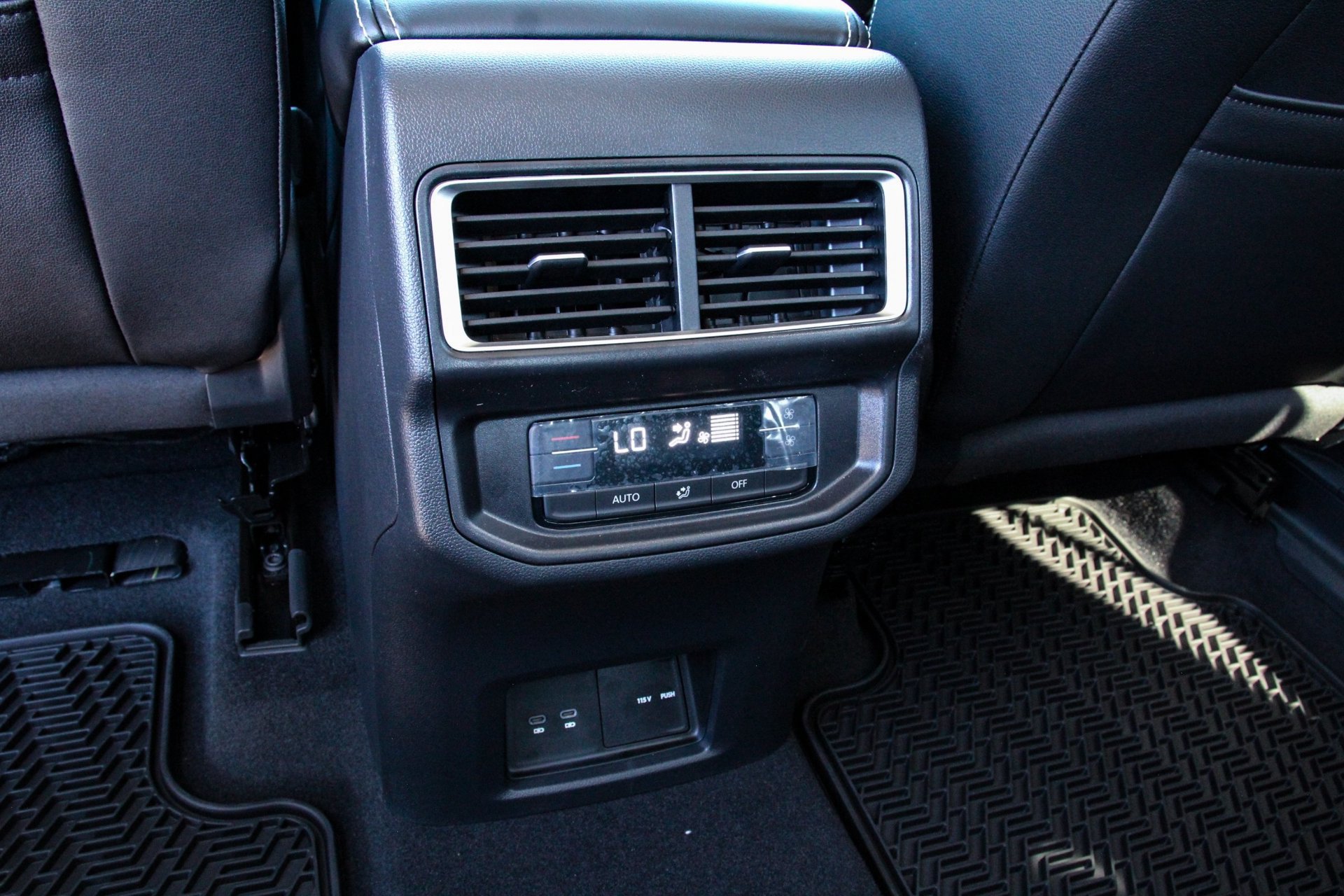 Certified 2026 Volkswagen Atlas SE FWD image 25