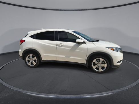 Used 2017 Honda HR-V EX image 2