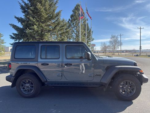 Used 2024 Jeep Wrangler Sport S image 5