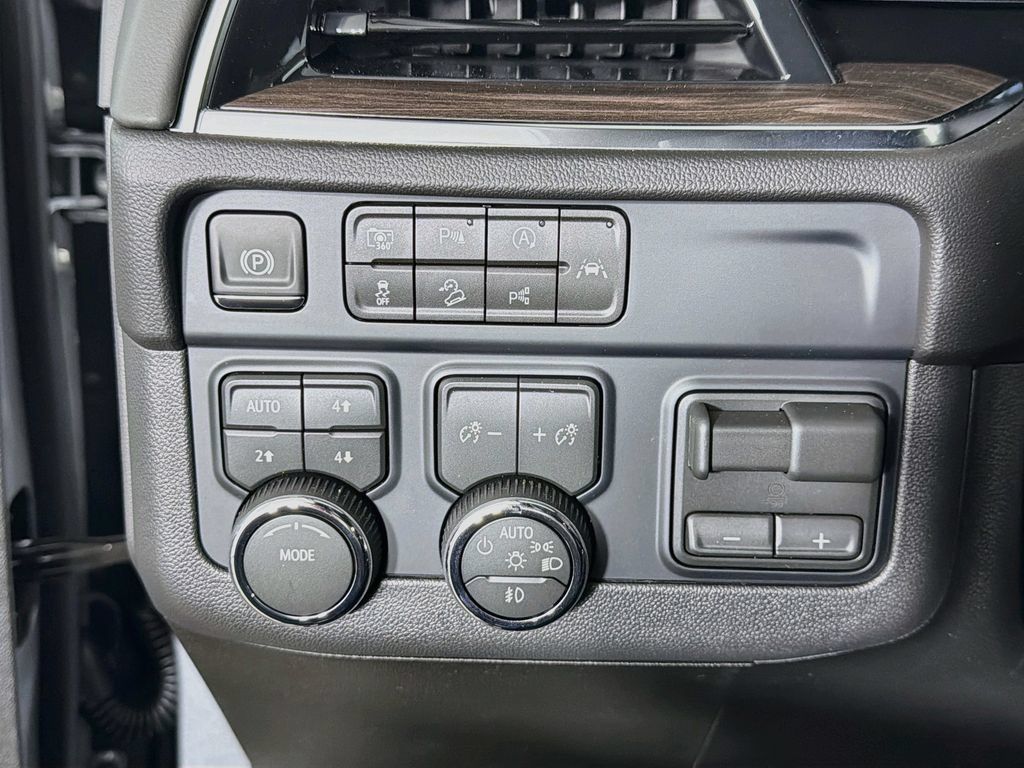 New 2026 Chevrolet Suburban LT w/ Comfort Package AWD/4WD image 10